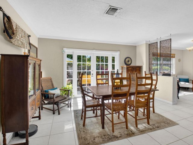 Продажа дома по адресу 118 NE 22nd Street - фото 6777555