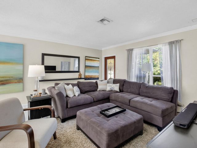 Продажа дома по адресу 118 NE 22nd Street - фото 6777558