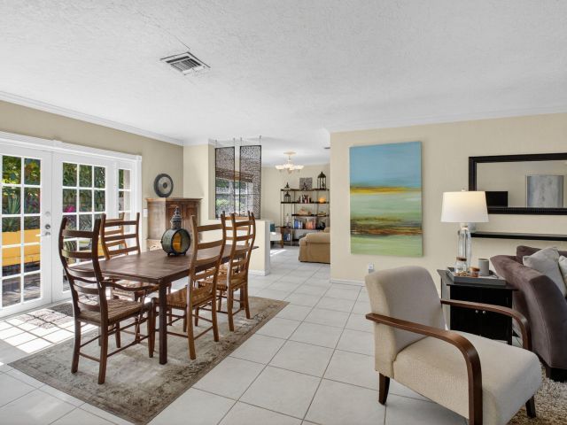 Продажа дома по адресу 118 NE 22nd Street - фото 6777559