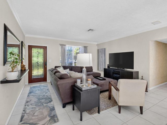 Продажа дома по адресу 118 NE 22nd Street - фото 6777561