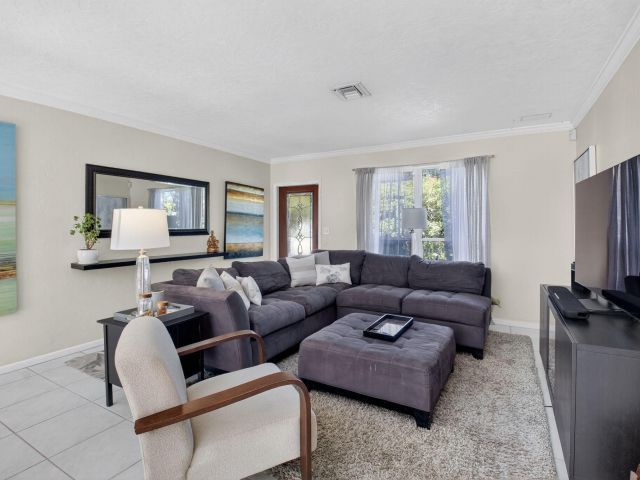 Продажа дома по адресу 118 NE 22nd Street - фото 6777562