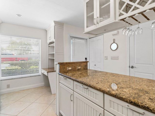 Дом в аренду по адресу 842 SE 19th Avenue 103 - фото 6695243