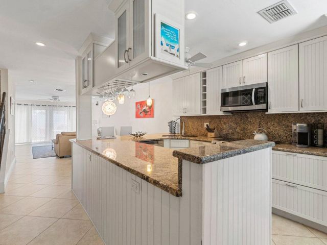 Дом в аренду по адресу 842 SE 19th Avenue 103 - фото 6695246