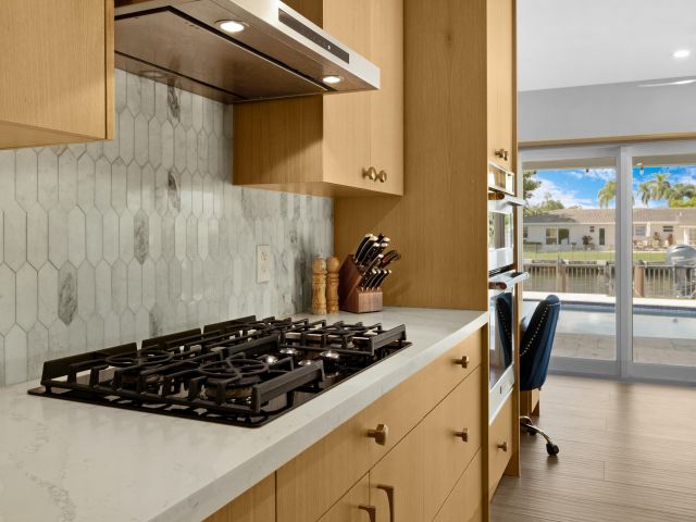 Продажа дома по адресу 291 SE 5th Avenue - фото 6694300