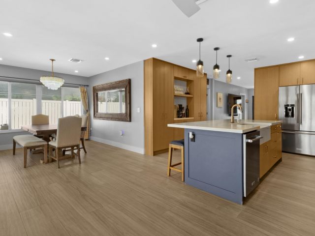 Продажа дома по адресу 291 SE 5th Avenue - фото 6694301