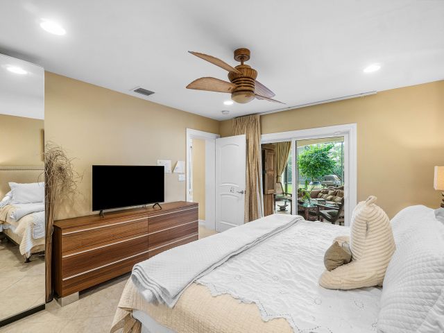 Дом в аренду по адресу 3509 NW 26th Court - фото 6786693