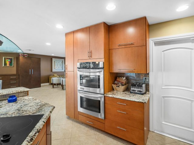 Дом в аренду по адресу 3509 NW 26th Court - фото 6786698