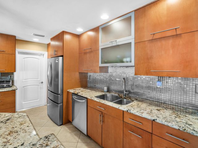 Дом в аренду по адресу 3509 NW 26th Court - фото 6786700