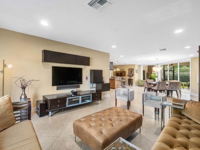 Дом в аренду по адресу 3509 NW 26th Court - фото 6786707