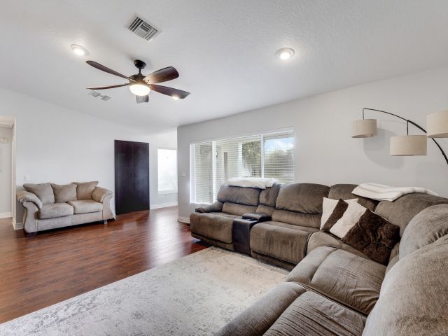 Продажа дома по адресу 22672 SW 54th Avenue - фото 6696956