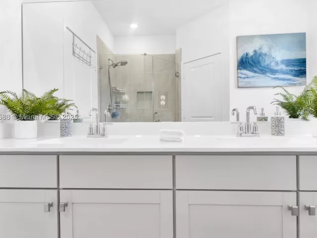Продажа дома по адресу 856 SE 16th Ct - фото 9067194