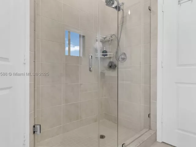 Продажа дома по адресу 856 SE 16th Ct - фото 9067196