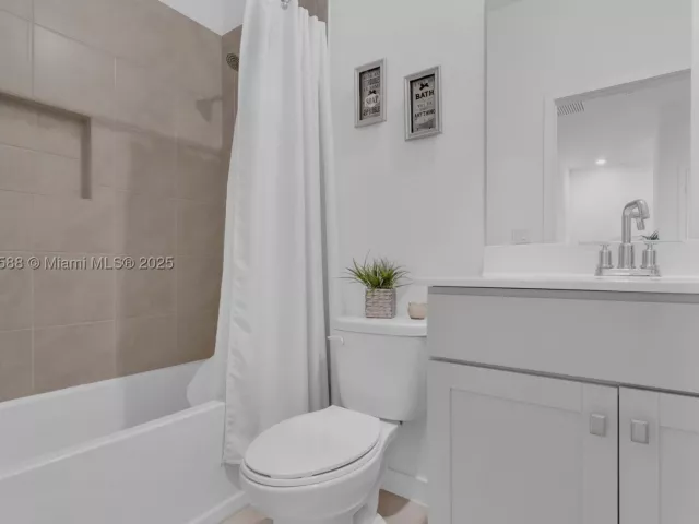 Продажа дома по адресу 856 SE 16th Ct - фото 9067197