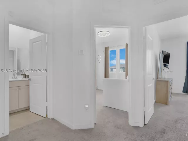 Продажа дома по адресу 856 SE 16th Ct - фото 9067199