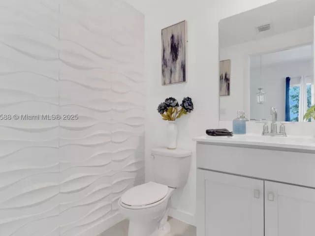 Продажа дома по адресу 856 SE 16th Ct - фото 9067200