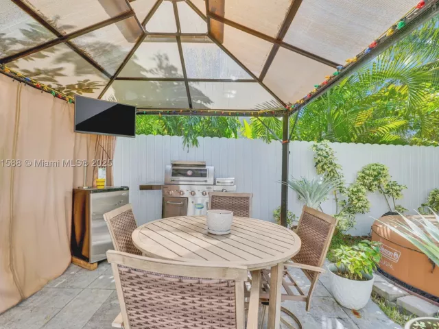 Продажа дома по адресу 856 SE 16th Ct - фото 9067201