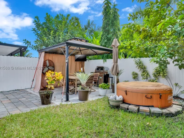 Продажа дома по адресу 856 SE 16th Ct - фото 9067204
