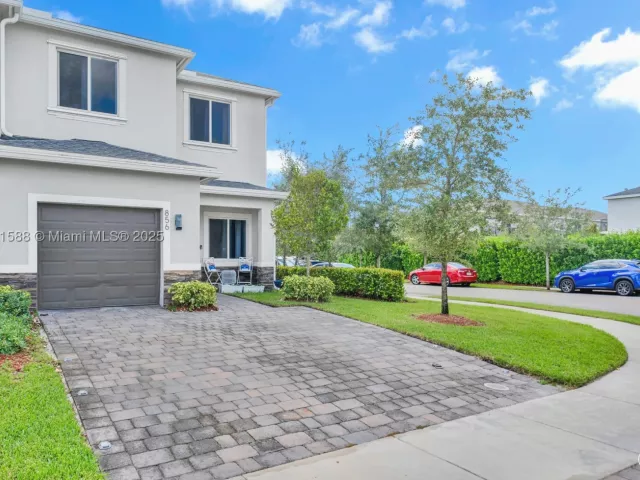Продажа дома по адресу 856 SE 16th Ct - фото 9067210