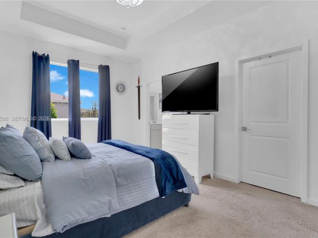 Продажа дома по адресу 856 SE 16th Ct - фото 6728795