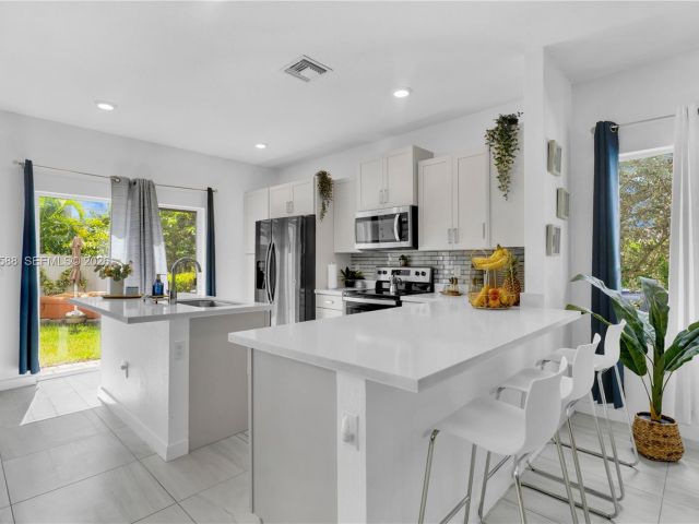 Продажа дома по адресу 856 SE 16th Ct - фото 6728799