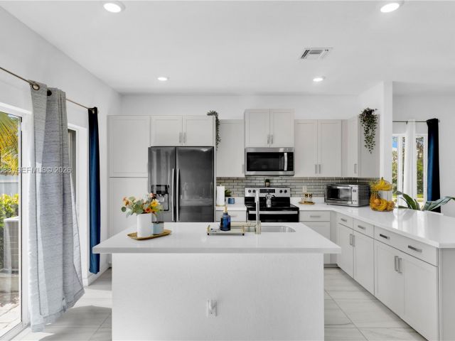 Продажа дома по адресу 856 SE 16th Ct - фото 6728800