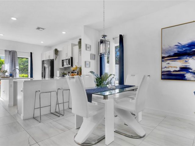 Продажа дома по адресу 856 SE 16th Ct - фото 6728801