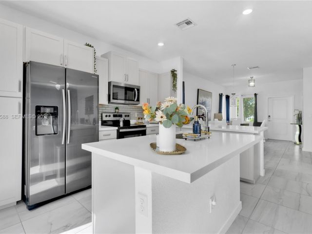 Продажа дома по адресу 856 SE 16th Ct - фото 6728802