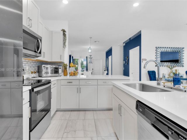 Продажа дома по адресу 856 SE 16th Ct - фото 6728804