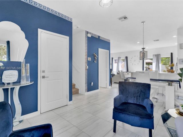 Продажа дома по адресу 856 SE 16th Ct - фото 6728806