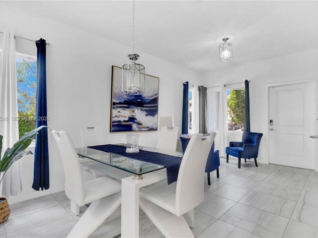 Продажа дома по адресу 856 SE 16th Ct - фото 6728807