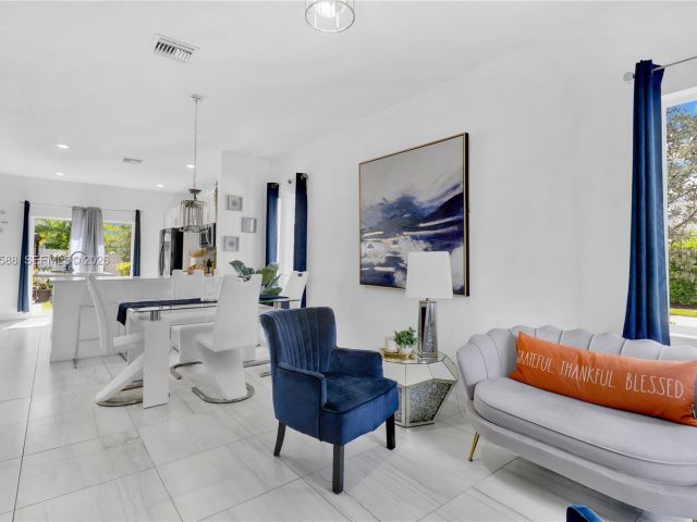 Продажа дома по адресу 856 SE 16th Ct - фото 6728808