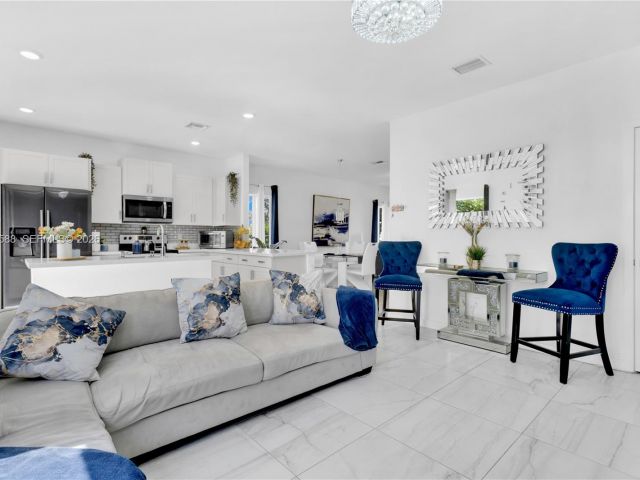 Продажа дома по адресу 856 SE 16th Ct - фото 6728811