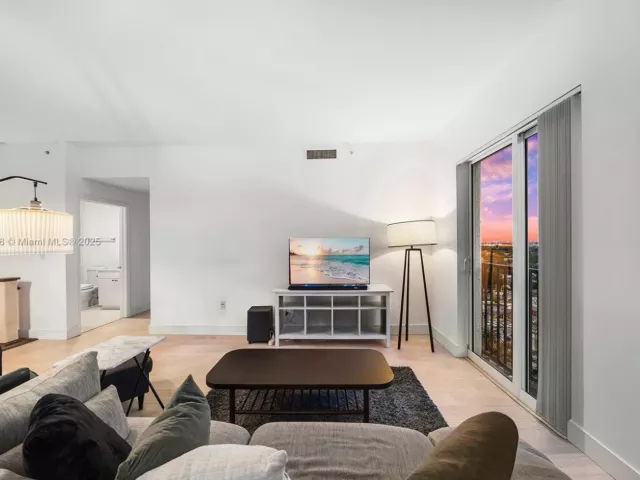 Продажа квартиры #1417 - фото 6697940