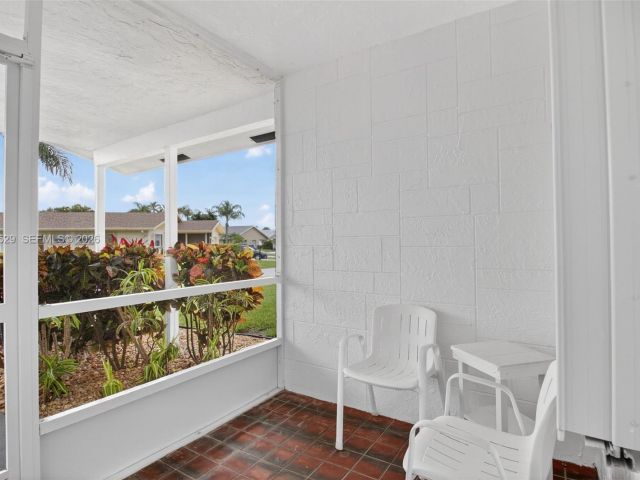 Дом в аренду по адресу 3810 Rowena Cir . - фото 7451101