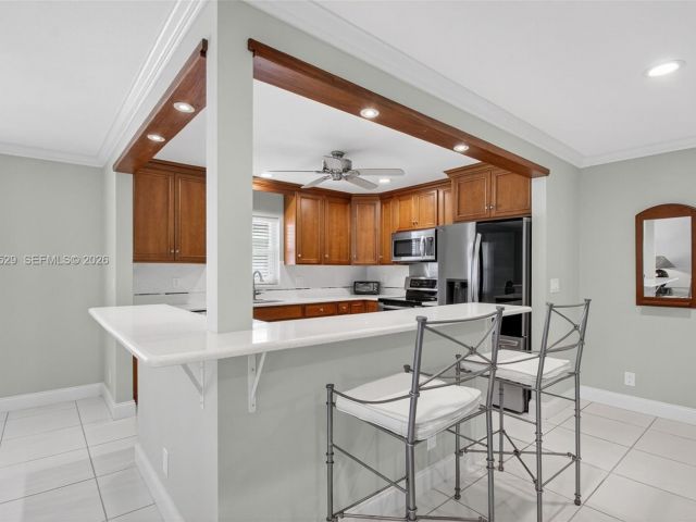 Дом в аренду по адресу 3810 Rowena Cir . - фото 7451103