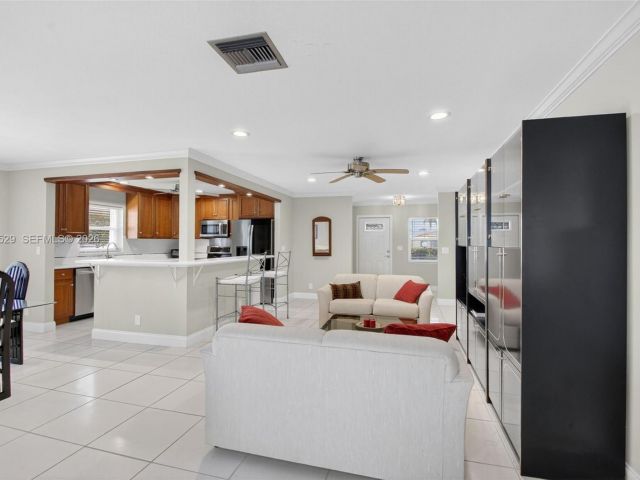 Дом в аренду по адресу 3810 Rowena Cir . - фото 7451104