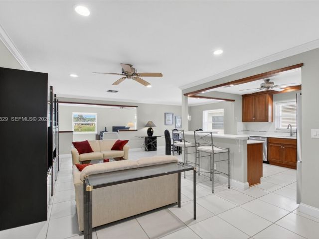 Дом в аренду по адресу 3810 Rowena Cir . - фото 7451106