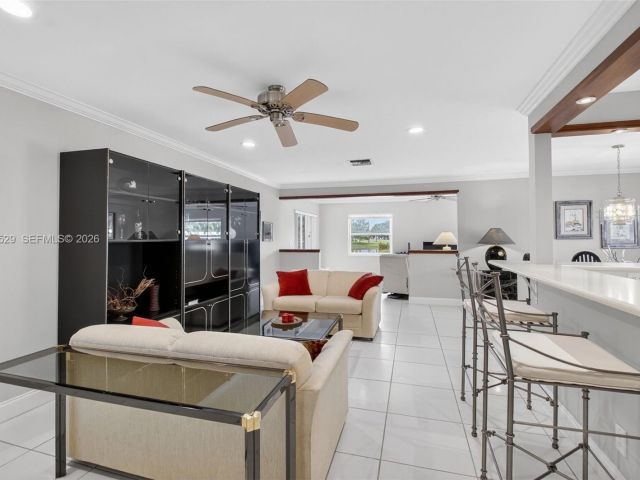 Дом в аренду по адресу 3810 Rowena Cir . - фото 7451107