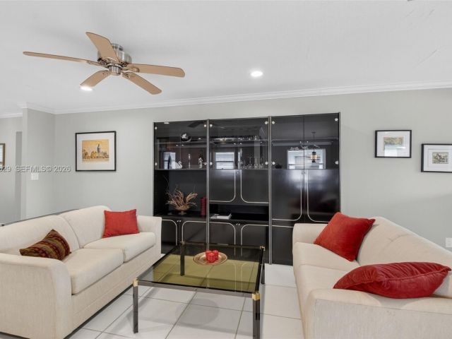 Дом в аренду по адресу 3810 Rowena Cir . - фото 7451108