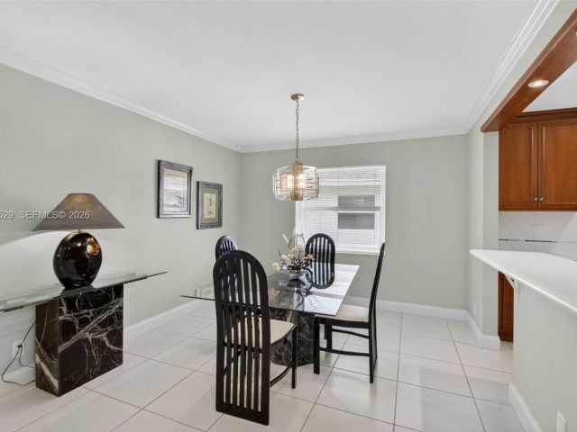 Дом в аренду по адресу 3810 Rowena Cir . - фото 7451113