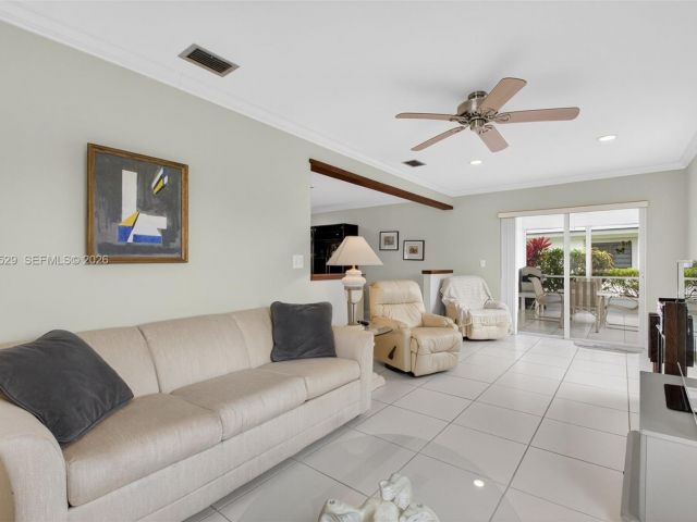 Дом в аренду по адресу 3810 Rowena Cir . - фото 7451117