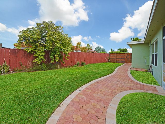 Дом в аренду по адресу 1001 SE 5 Avenue - фото 6752079