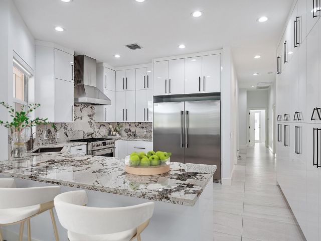 Продажа дома по адресу 8734 Lakes Boulevard - фото 6719609