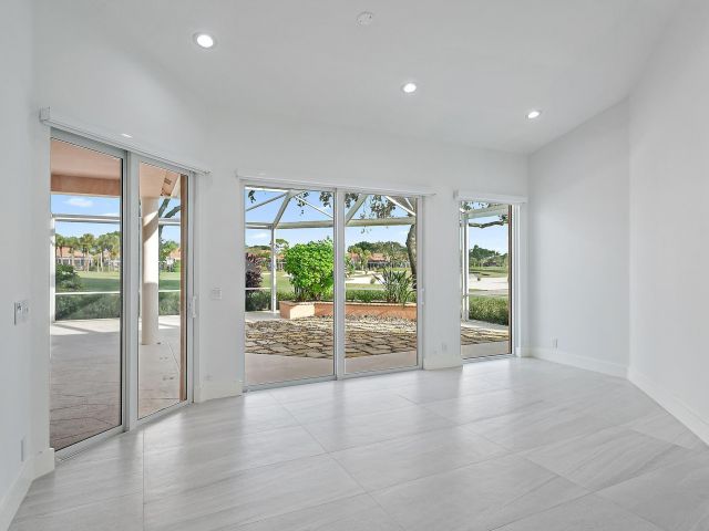 Продажа дома по адресу 8734 Lakes Boulevard - фото 6719615