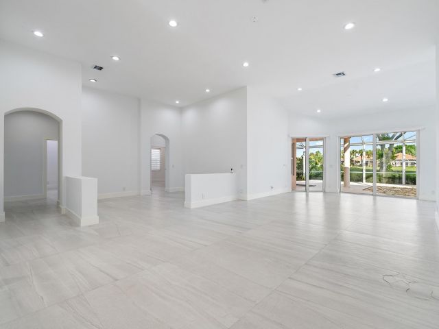 Продажа дома по адресу 8734 Lakes Boulevard - фото 6719617