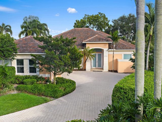 Продажа дома по адресу 8734 Lakes Boulevard - фото 6719619