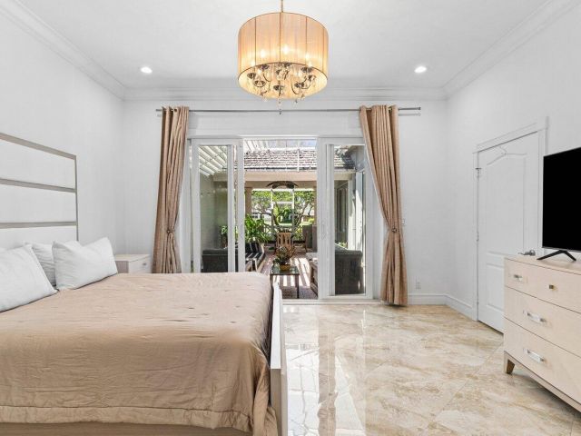 Дом в аренду по адресу 4023 NW 58th Street - фото 6698627