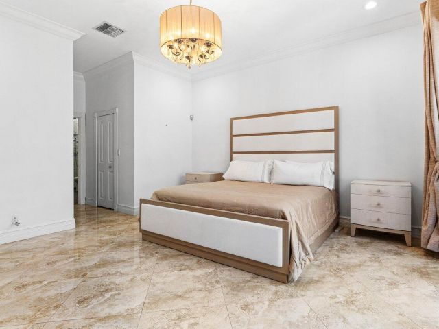 Дом в аренду по адресу 4023 NW 58th Street - фото 6698628