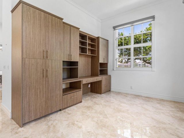 Дом в аренду по адресу 4023 NW 58th Street - фото 6698629