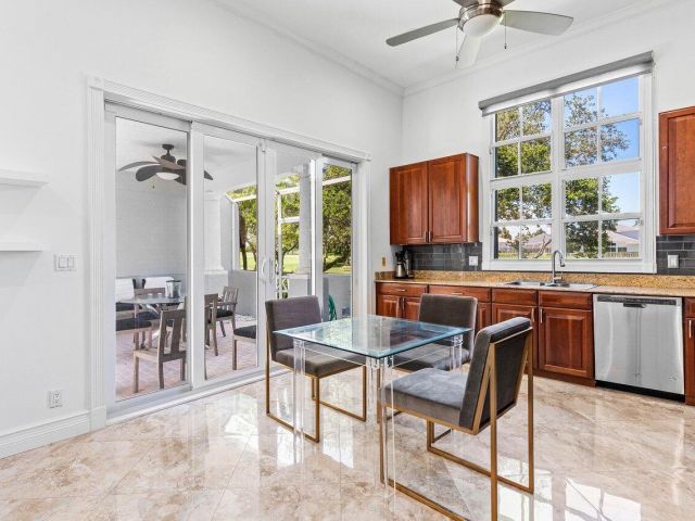 Дом в аренду по адресу 4023 NW 58th Street - фото 6698632